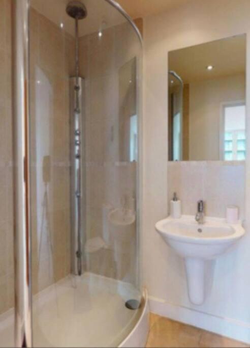 Lovely Waterfront Flat Canary Wharf Excel Centre Apartman London Kültér fotó